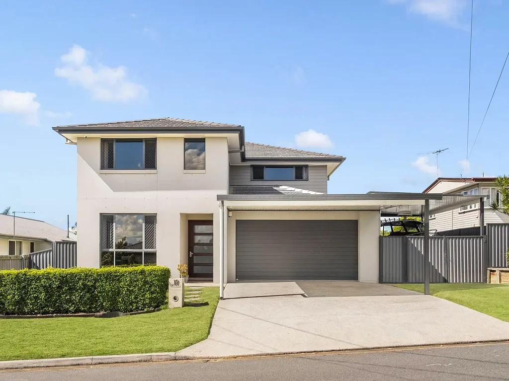 Bracken Ridge 5chambre Stylish Modern Family Home with Poolside Entertaining, Flexible Living Spaces & Room for All the Toys!