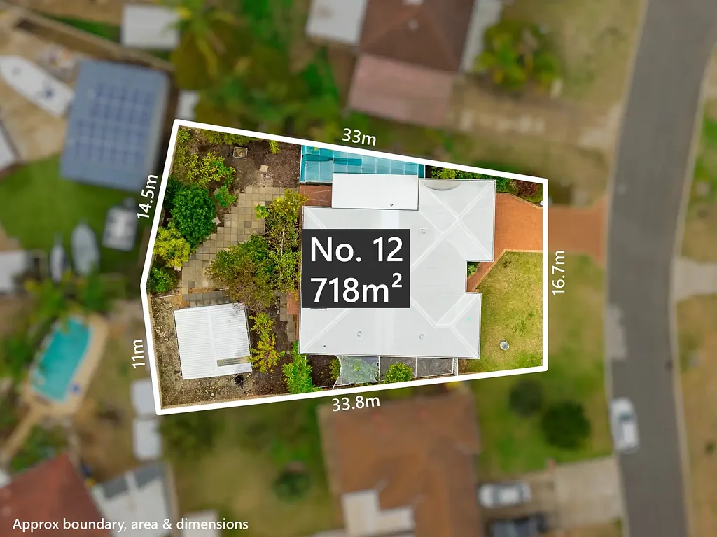 Greenfields 4Kwarto Big Block, Multiple Living Areas & Large Workshop in Greenfields