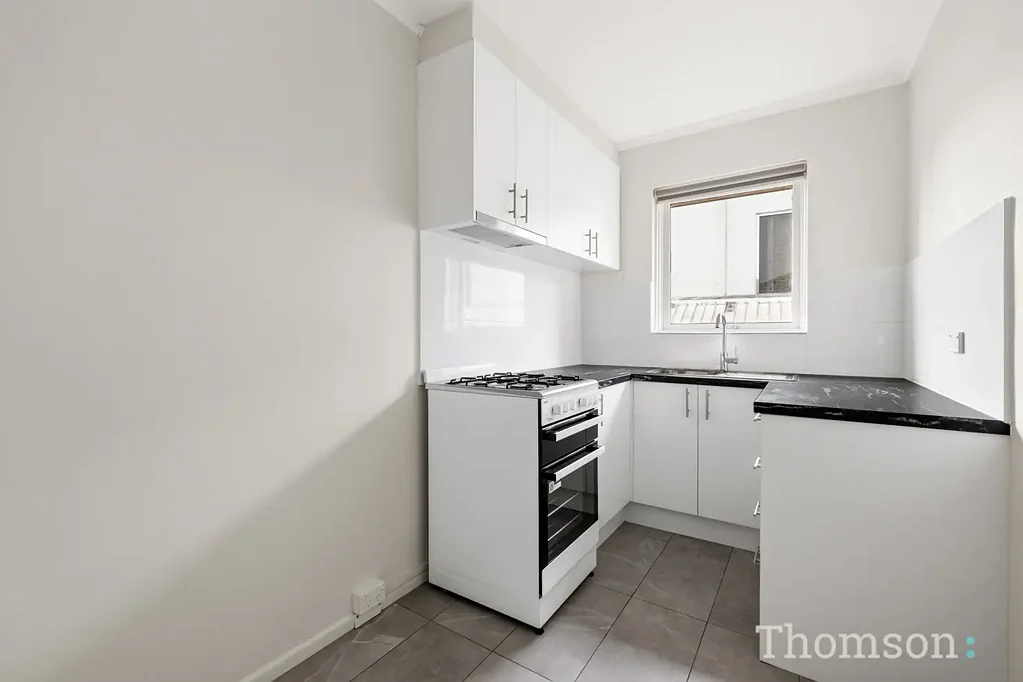 Light-Filled Renovated Apartment in Prime Caulfield Location