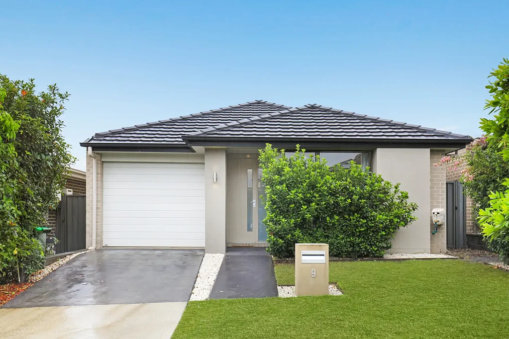 9 Dymock Drive, Calderwood, NSW 2527