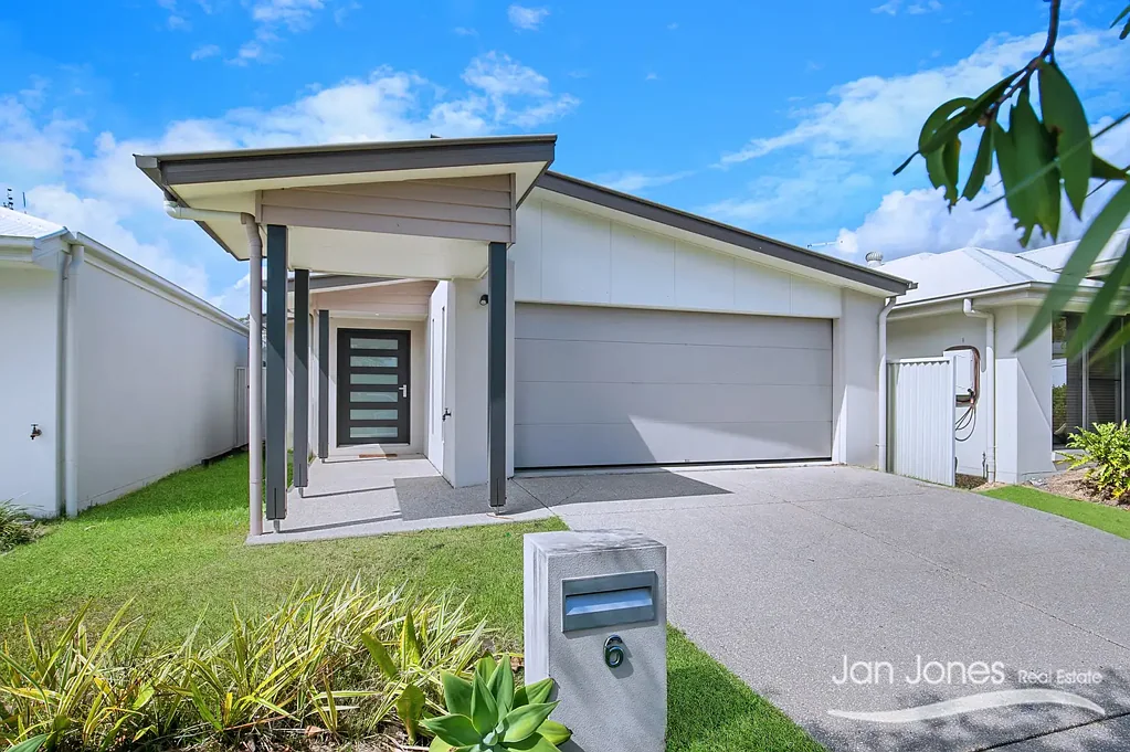 Pelican Waters 4 Bedroom MOVE IN READY !