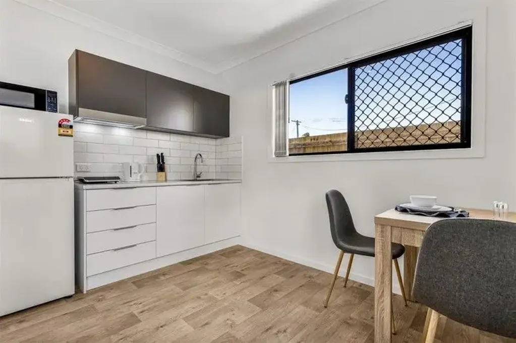 Modern Fully Furnished Ground Floor Studio | Utilities Included!