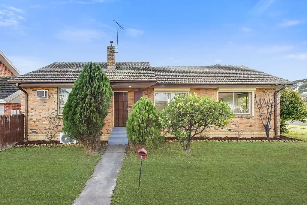 Doveton 3ห้องนอน The Brief: Original Brick Home on a Corner Block, Ideal for First Home Buyers