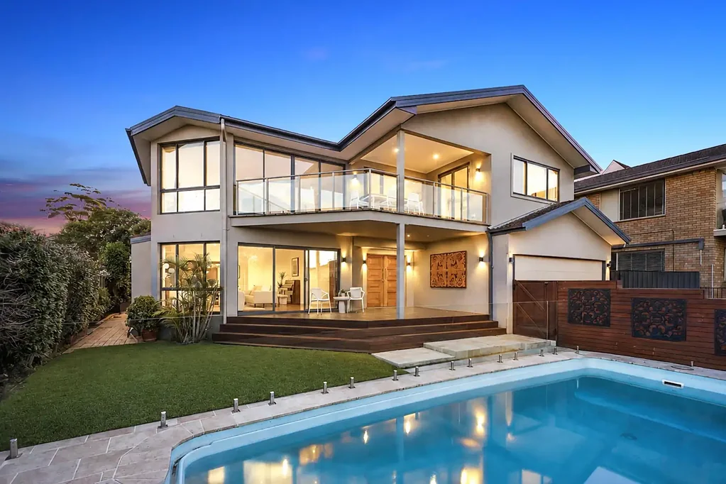Killarney Heights 6chambre A Scale Rarely Found, Middle Harbour Views to Match