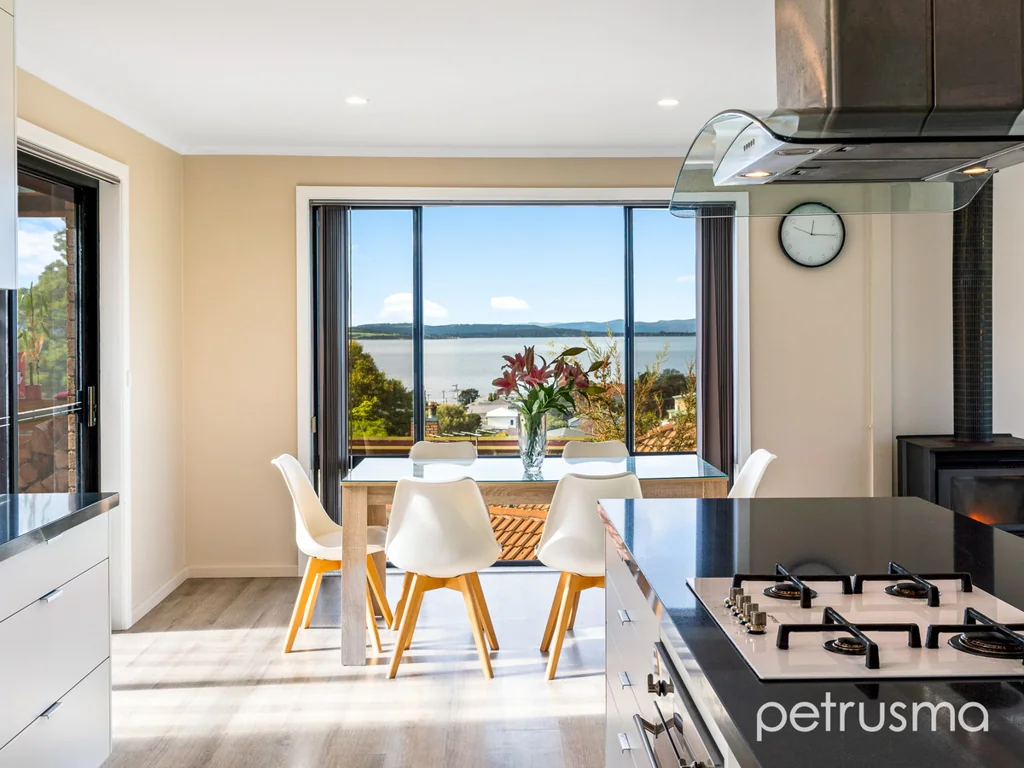 Blackmans Bay 4침실 Contemporary Family Home Close to the Beach