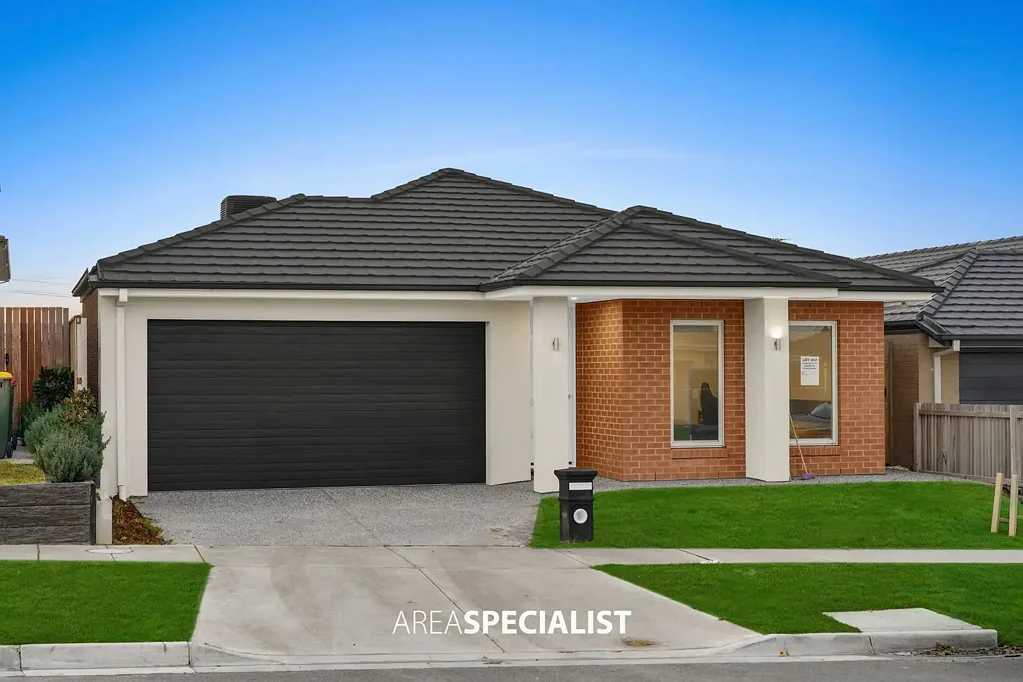 Clyde North 4Phòng ngủ Modern Family Living with Theatre Room & Alfresco Entertaining