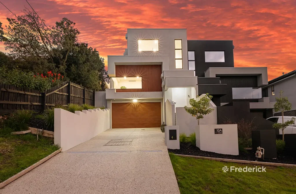 Doncaster 4कमरा Elevated Luxury Living with Stunning City Views