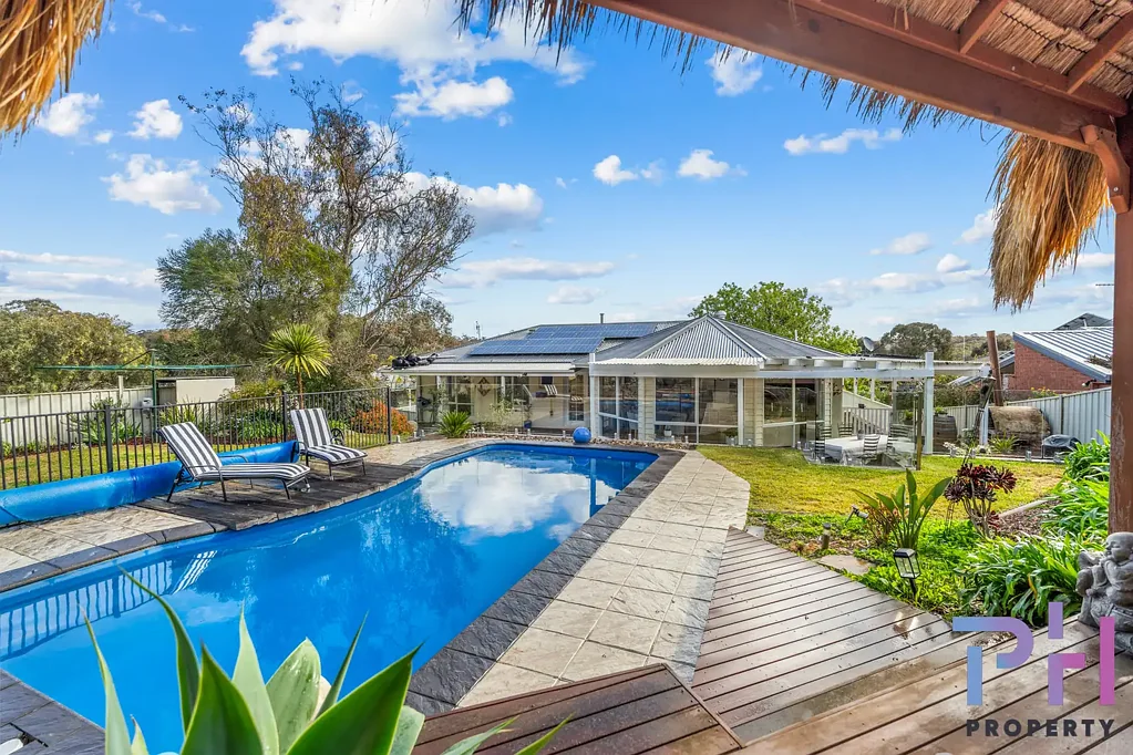 11 Broad Parade, Spring Gully, VIC 3550