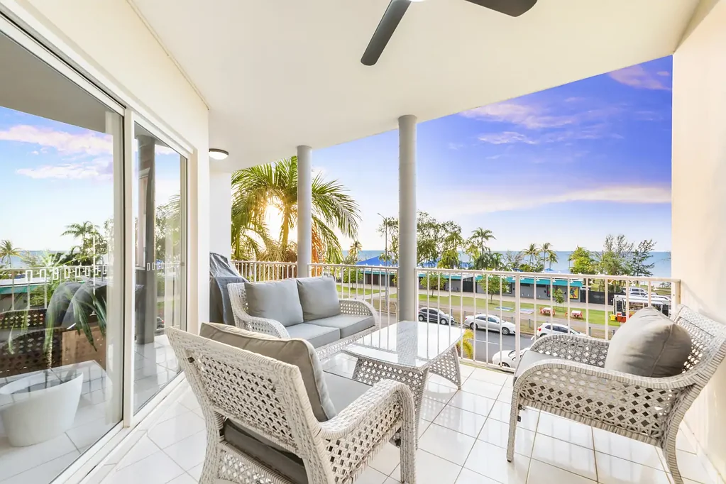 Nightcliff 2Phòng ngủ Ocean View Unit with Free Furniture and White Goods!