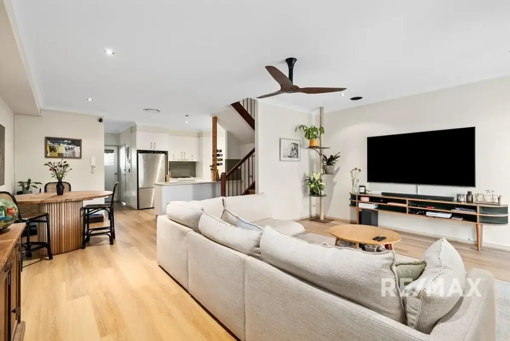 2/96 Hyde Road, Yeronga, QLD 4104, 3 Bedrooms, 2 Bathrooms, Townhouse