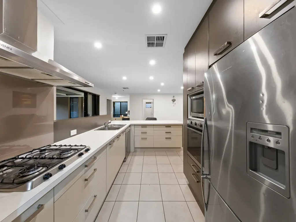 Lake Coogee 4部屋 FAMILY-SIZED FLEXIBILITY - with space to grow on 761sqm