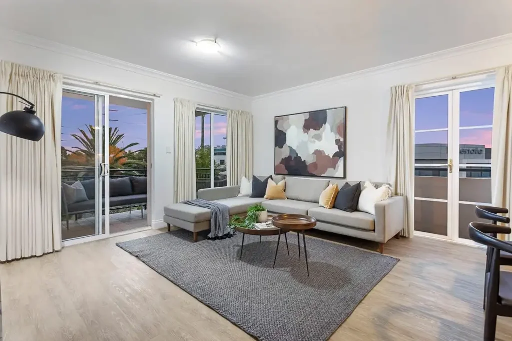 West Perth 2房  Parkside Elegance with Natural Light and Modern Comforts
