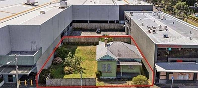奥克兰传奇小屋被投资者拿下：DressSmart三面环绕，家庭持有70余年