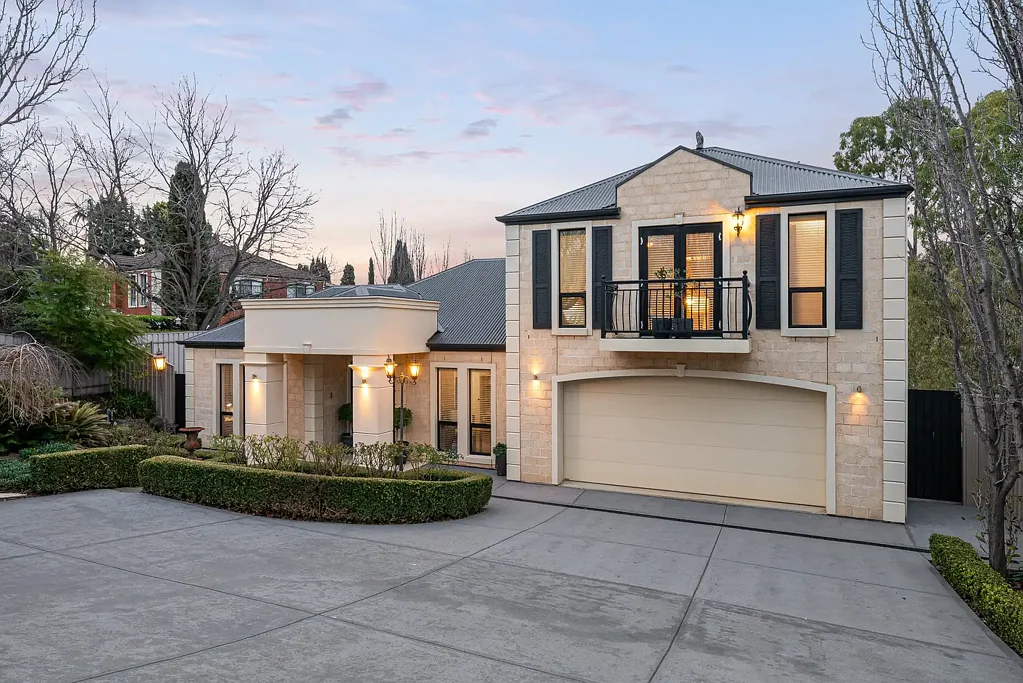 Greenwith 5 Bedroom Majestic, Elevated & Luxury Suburban Home w Unbeatable Valley Views!