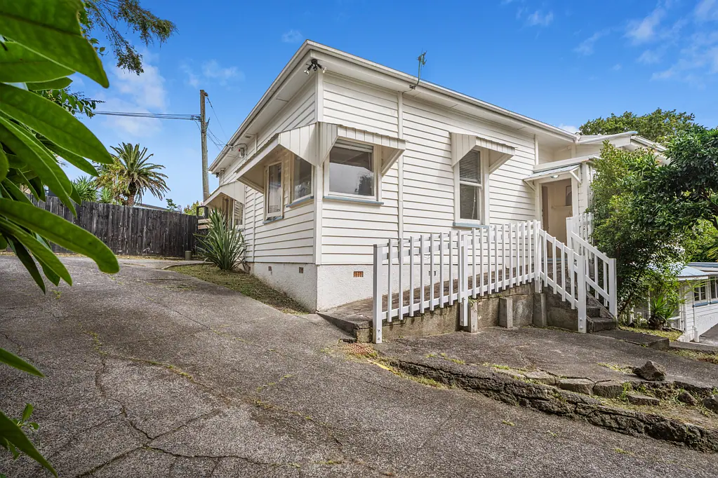17 Awaroa Road, Sunnyvale, Waitakere City, Auckland