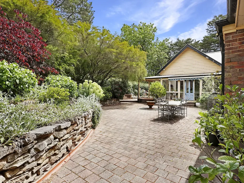 Moss Vale 4房  1920s Masterpiece on 2 Secluded Parkland Acres