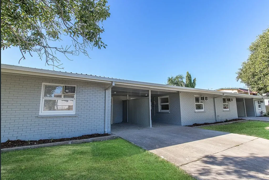 MODERN DUPLEX LIVING IN ROSSLEA!