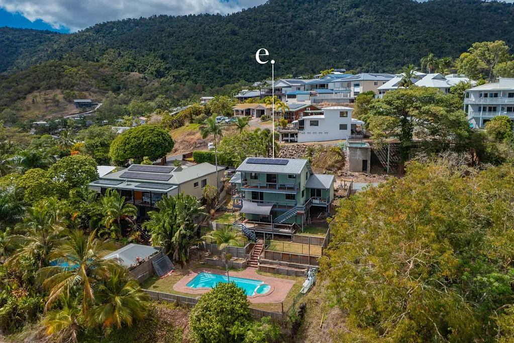 Cannonvale 4Kwarto Renovate, Reimagine & Unlock the Potential - Ocean Views, Pool & Dual Living