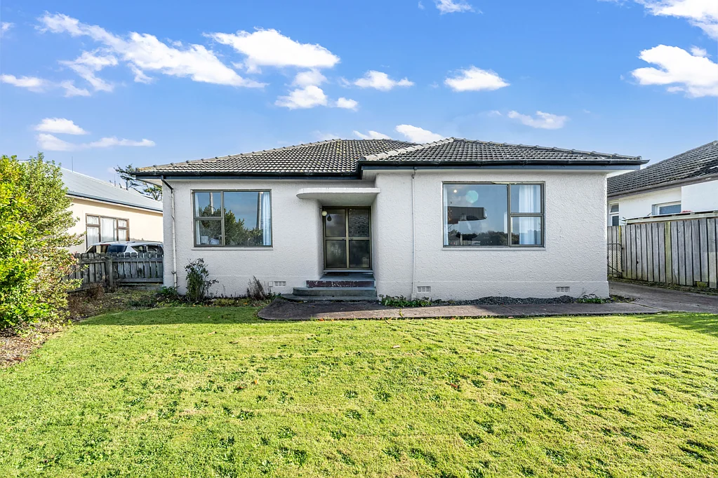 Strathern 3 Bedroom Low Maintenance, High Appeal!