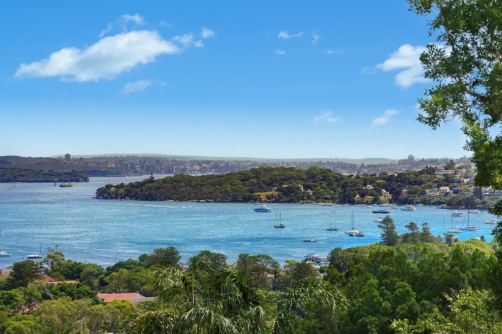 Bellevue Hill 2房 北向采光明快 水景迷人 Mosman地界 开放式起居 阳光阳台 双卧一卫 燃气厨房 主卧直通阳台 独立浴缸淋浴 North-Facing Lifestyle Retreat with Views to Mosman