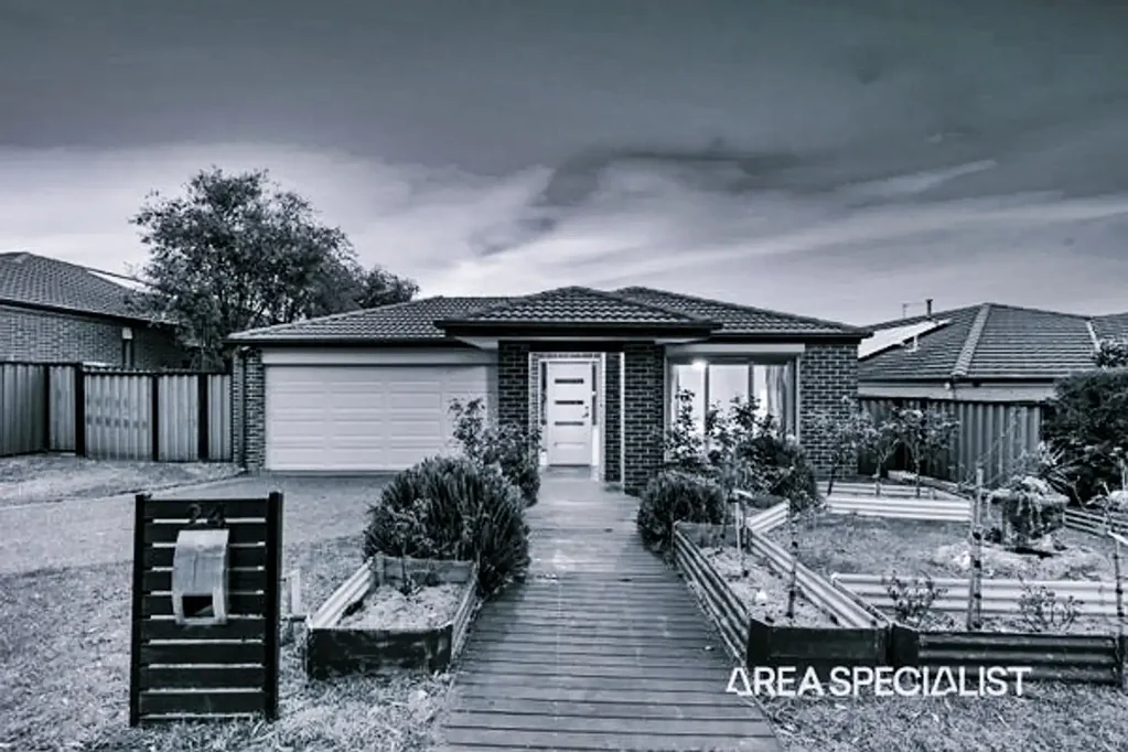 24 Superior Waters, Pakenham, VIC 3810