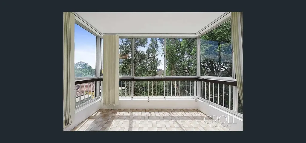 Light and Bright in Super Convenient Location