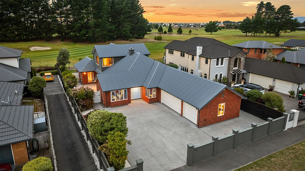 Parklands 4 Bedroom Fairway outlook - the best of Bower Avenue