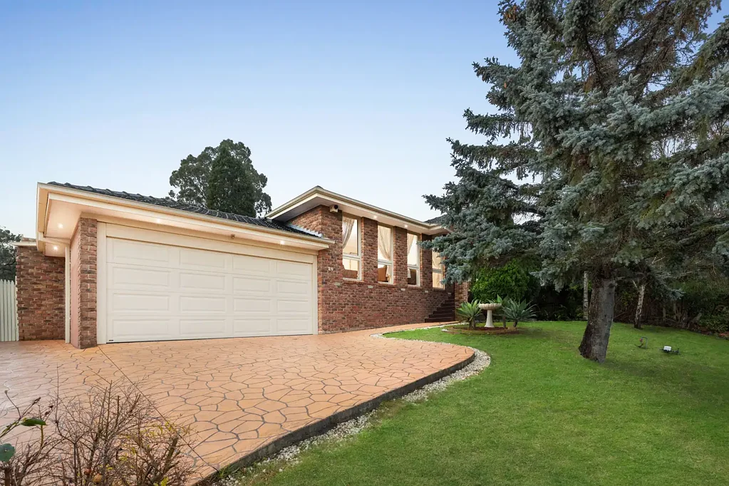 Wantirna South 4Phòng ngủ Resort-Inspired Family Living Backing Flamingo Reserve