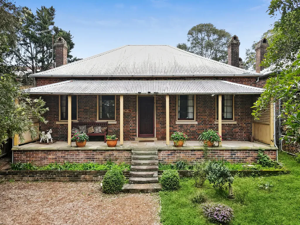 Windsor 4Moenga 'Woodbine': Georgian Charm Meets Contemporary Comfort