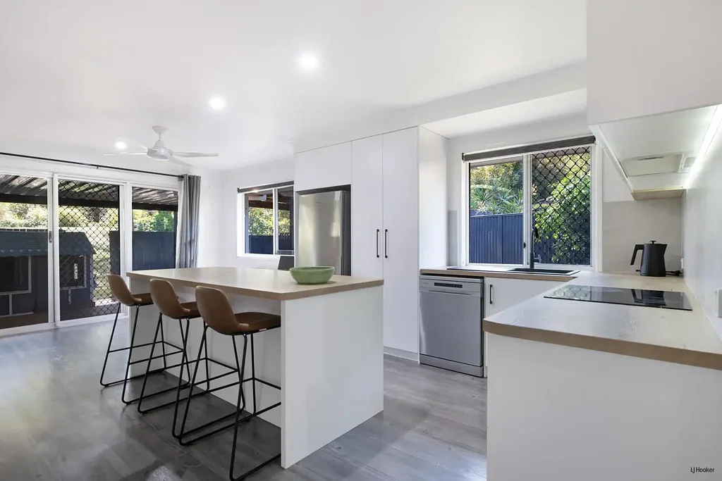 Currumbin Waters 3कमरा Freestanding, Renovated & Ready to Enjoy!