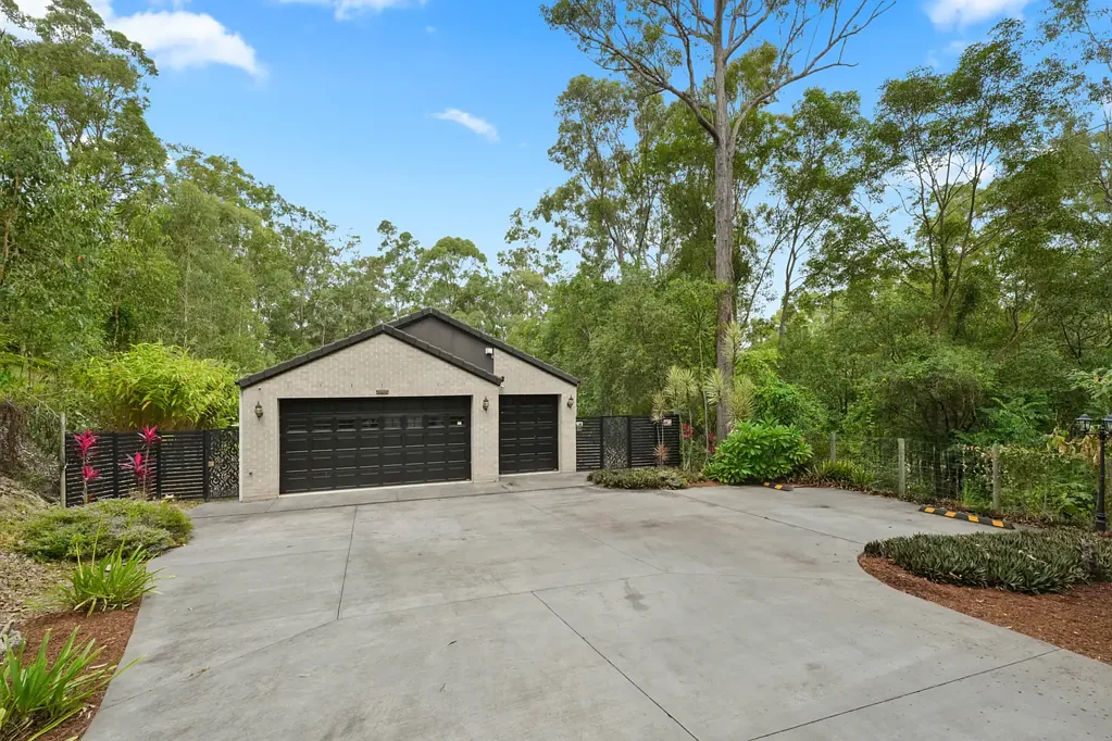 Worongary 5房  Architecturally Designed Sanctuary on Expansive Acreage, Must see!