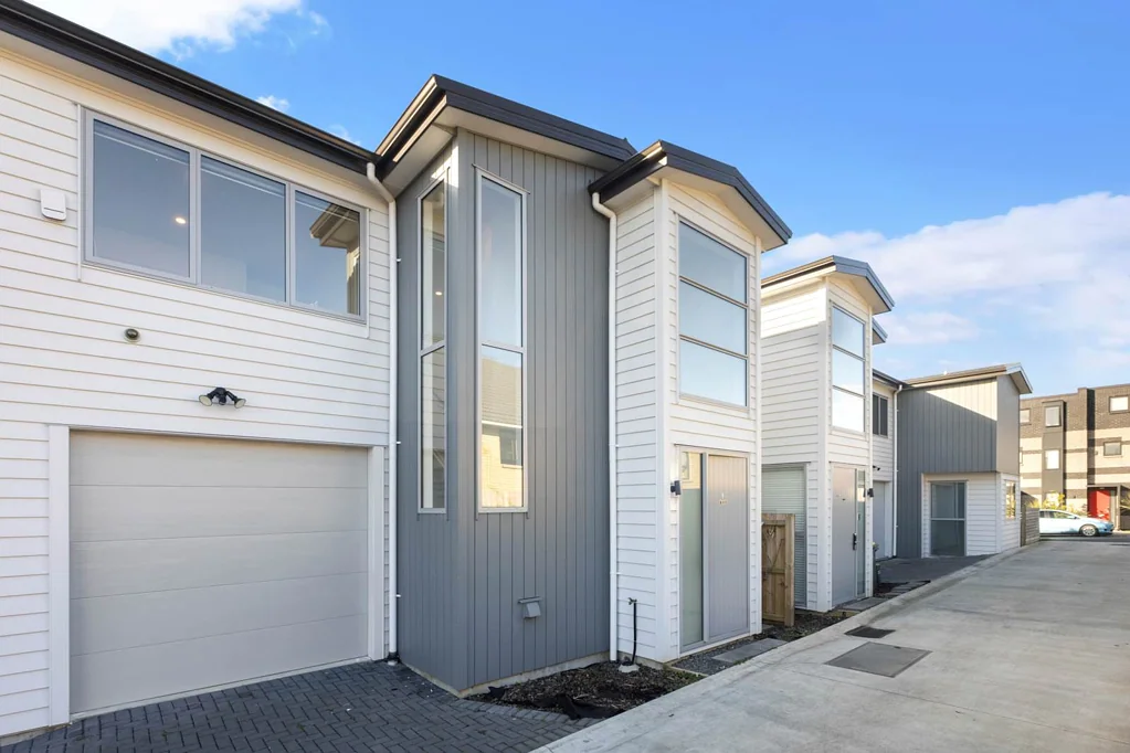 Mount Roskill 4房 您的理想家庭住宅！采光极佳，现代风格，短驱至购物中心，公共交通直达CBD！ Bright, Modern & Convenient–Your Perfect Famil...
