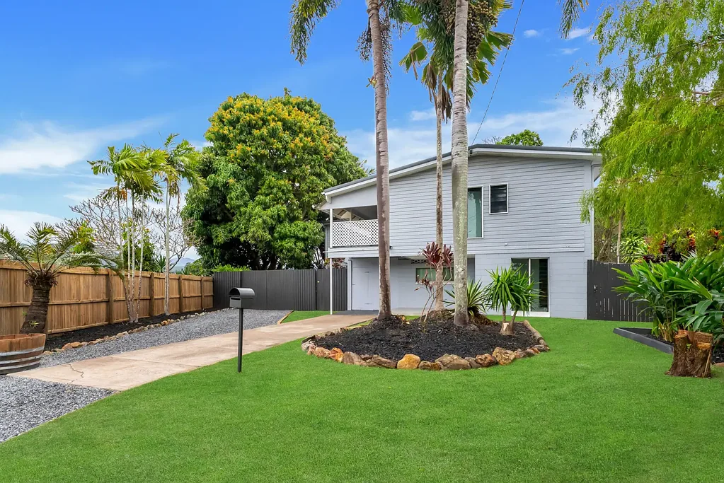 11 Banksia Close, Holloways Beach, QLD 4878