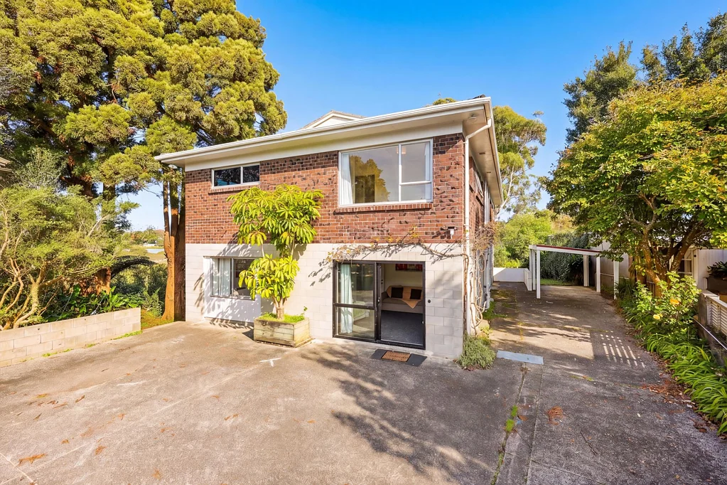 Avondale 6 Slaapkamer Waterfront Home & Income - Water views & Privacy