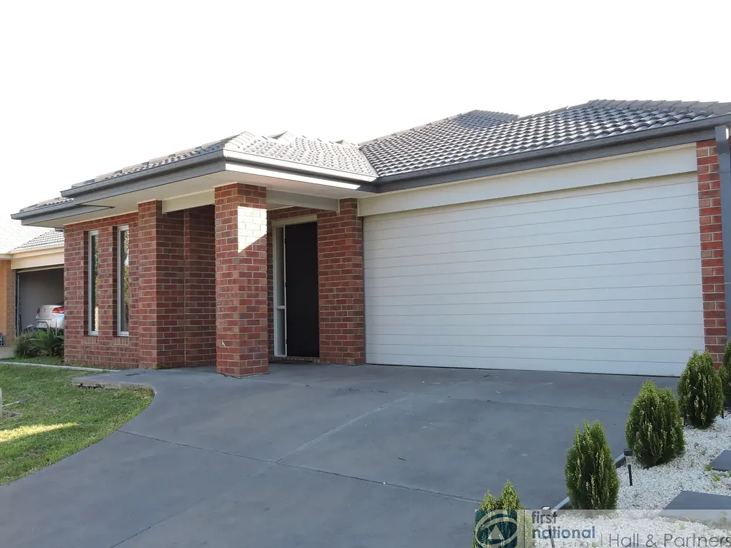 SPACIOUS FAMILY HOME IN THE FANTASTIC MARIOTT WATERS ESTATE.