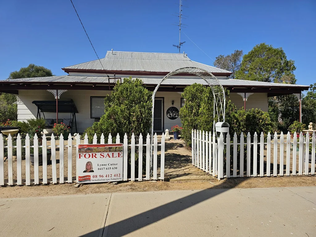8 Moore Street, Kellerberrin, WA 6410