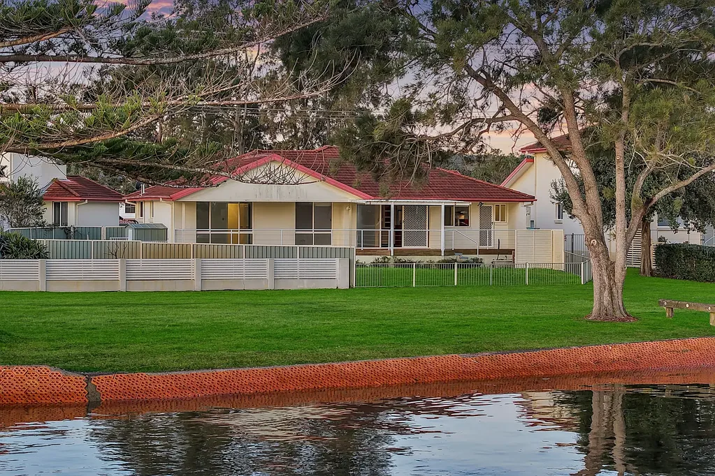 Davistown 3 Bedroom Rare Waterfront Opportunity | Level Living