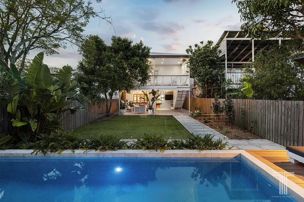 Stones Corner 4બેડરૂમ Character Charm Meets Modern Comfort in the Heart of Stones Corne