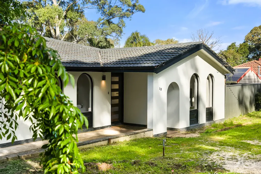 Flagstaff Hill 3 Bedroom Open the Door to Potential, Space & Endless Possibilities