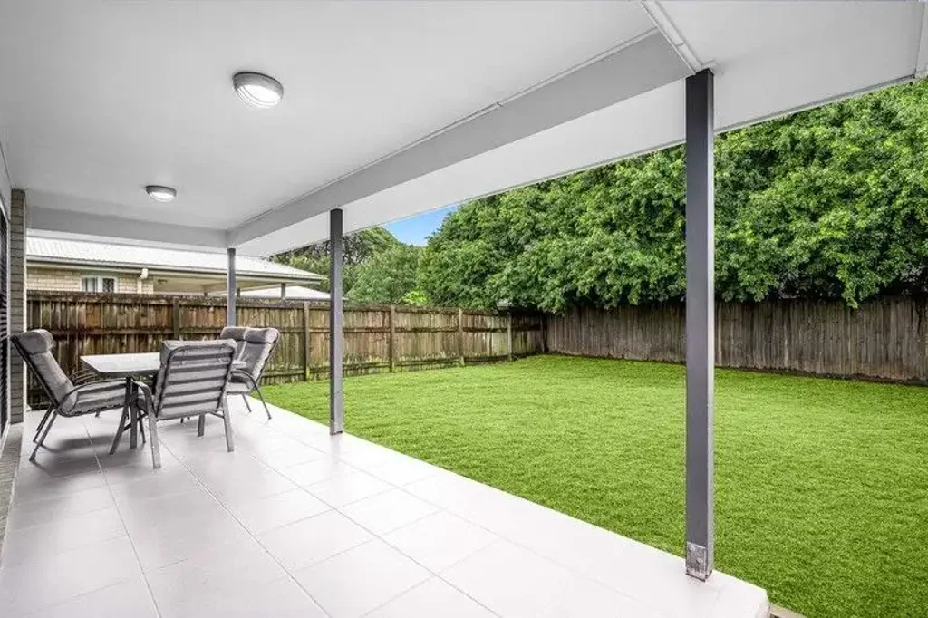 Low Maintenance 3 Bedroom Villa with Large Private Backyard