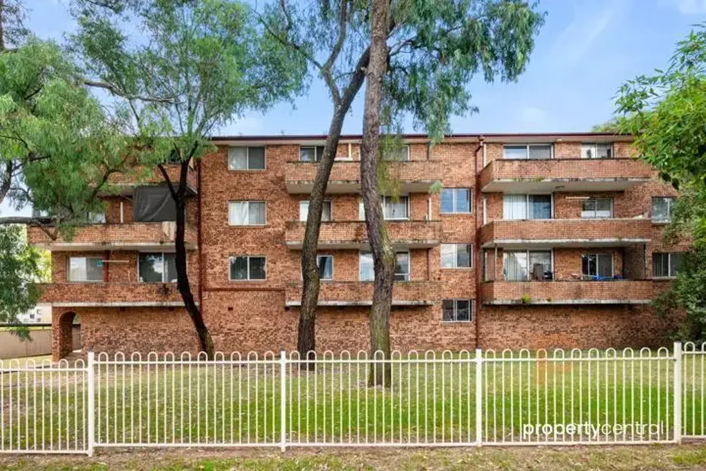 Modern 2-Bedroom Unit in Prime Penrith Location - Stylish Living with Ultimate Convenience