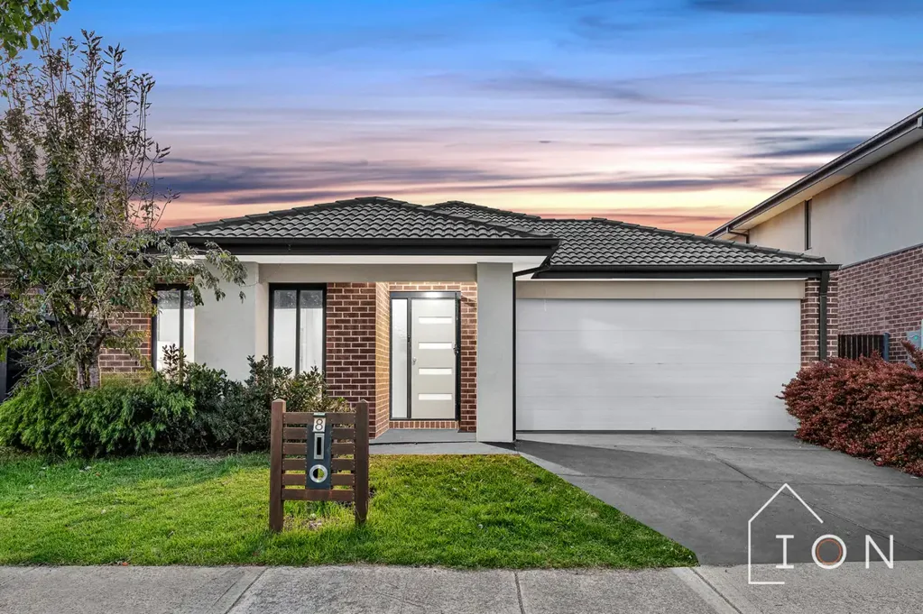 8 Brookhouse Street, Clyde North, VIC 3978