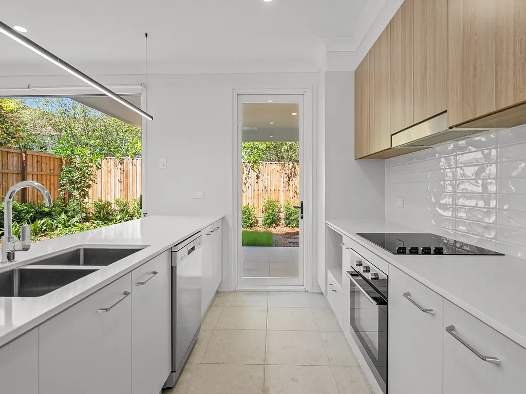 Modern spacious Townhouse near city! Saturday Inspection Cancelled Due to Unforeseen Circumstances