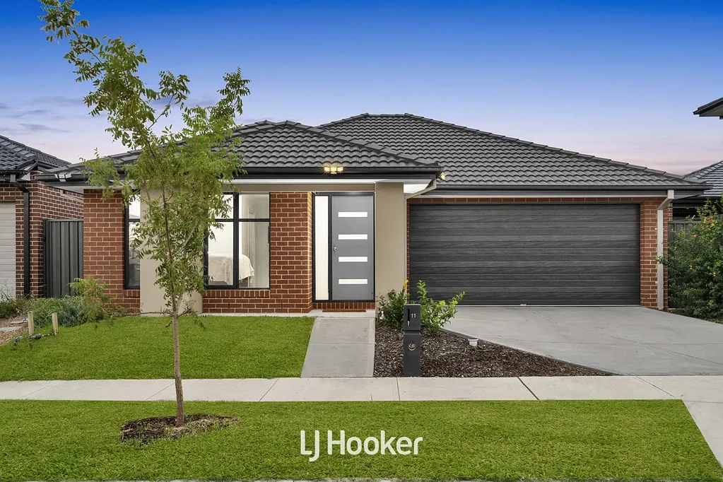 Clyde North 3 Slaapkamer Contemporary Living with Refined Comfort & Practical Design