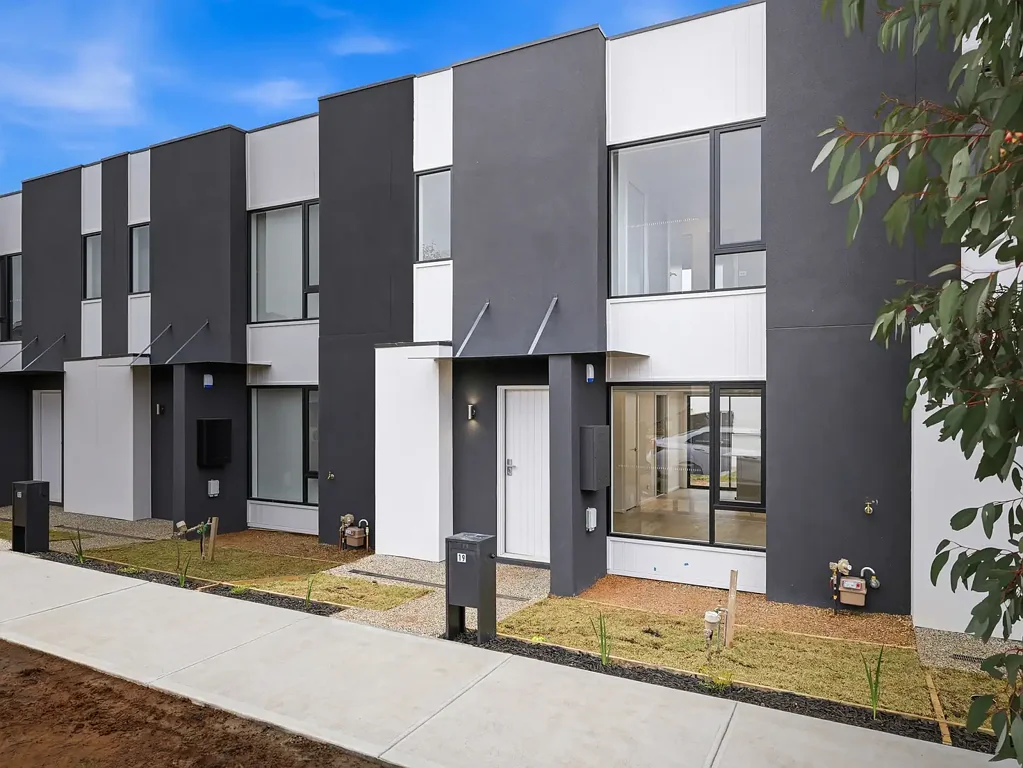 BRAND NEW TOWNHOUSE IN BACCHUS MARSH