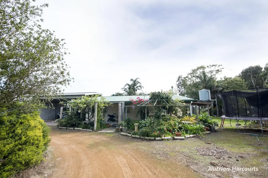 Condingup 4房  "Lifestyle Property Near Esperance - 4x1 Home on 2.7 Acres with Shed, Carport & Lush Gardens"