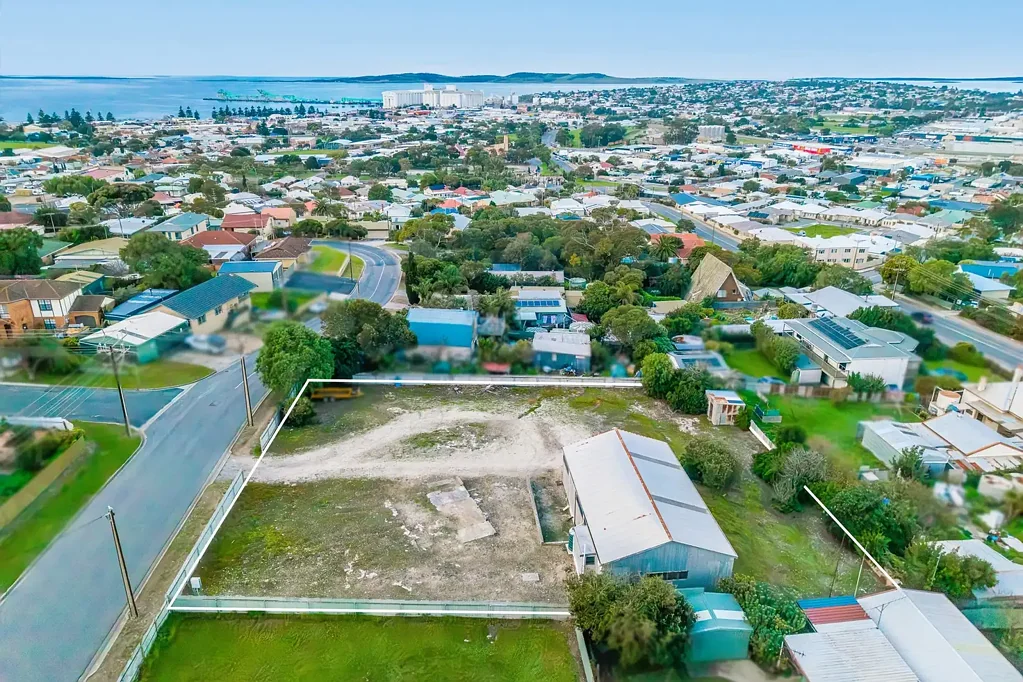 Port Lincoln Generous allotment with shedding & subdivision potential