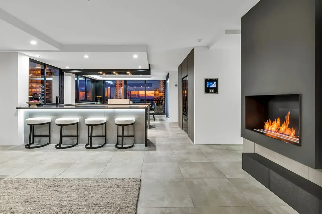 Surfers Paradise 3બેડરૂમ LUXURIOUS 266SQM SKY-HOME WITH OCEAN, RIVER, CITY & HINTERLAND VIEWS!
