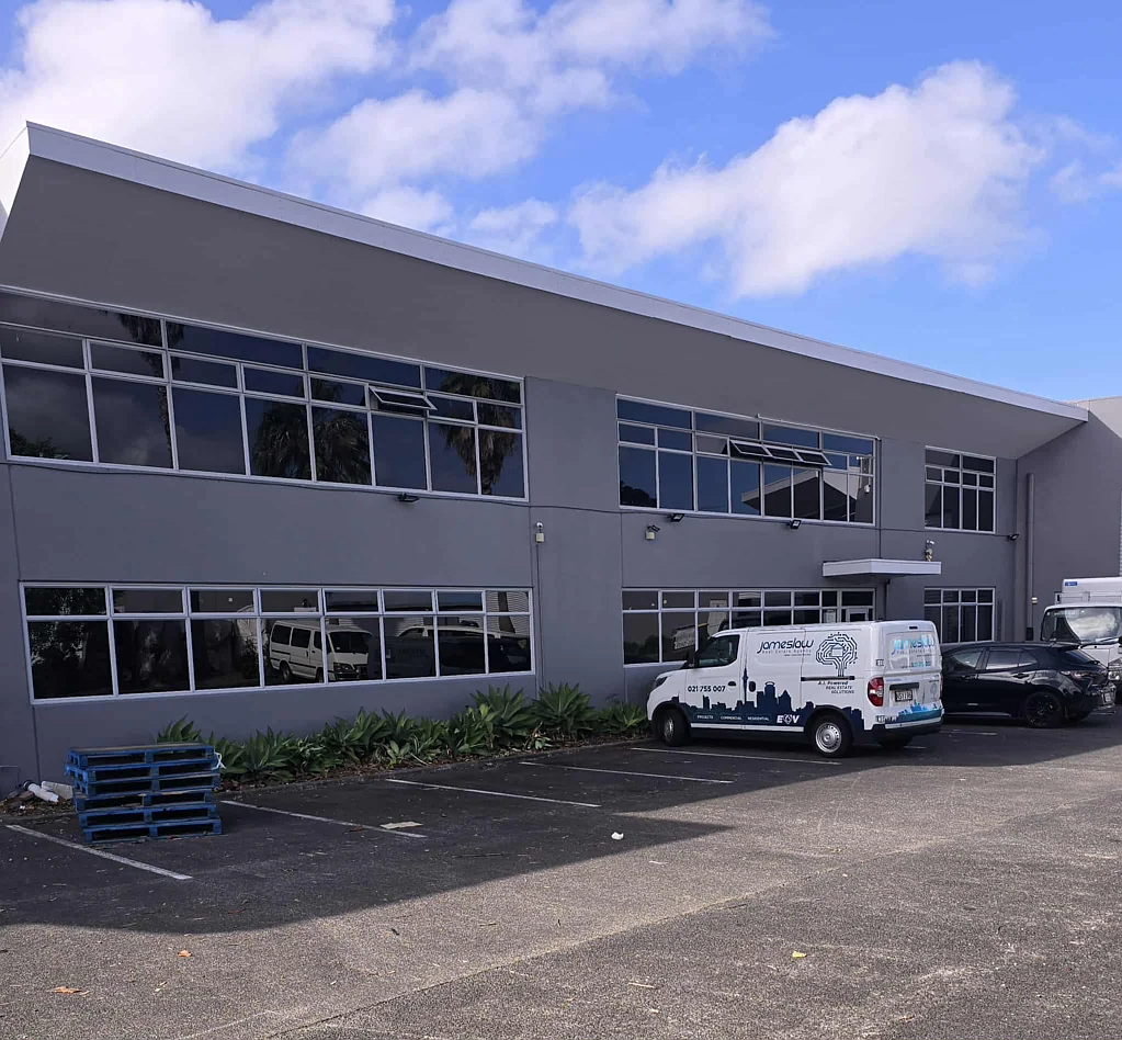 Albany Large Albany Office with 10 x car parks 196m2