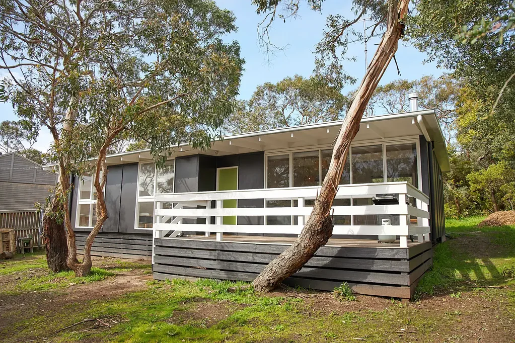 UNDER APPLICATION

Sun-drenched Beach Retreat